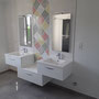 Meuble caissons tiroirs de chez Mozaïc avec deux vasques indépendantes. Faïence 20x20 décor, pose diagonale. 