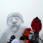 Sněhová socha: Skřítek ze synem - Autor: Marek Pivoński (Polsko)
