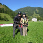 Nach der Gleitschirmtandem Landung (Foto: Austriafly)