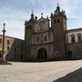 São Teotónio-Kirche (Viseu) mit Grão-Vasco-Museum (links)