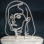 "Nathalie P."  face incolore sculpture en fil de fer et bois
