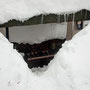 手水舎も雪に埋もれている。