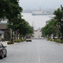 八幡坂　港の奥に見えるは青函連絡船で活躍した摩周丸