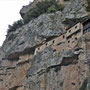 Kloster in die Felswand gebaut.