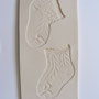 “huellas-escrúpulo”, 2009. Impresión-cerámica. 20x12x1cm