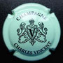Marque : CHARLES Vincent N° Lambert : 4 Couleur : Vert pâle Description : Lettre V dans un blason surmonté d'un heaume et soutenu par deux lions  Emplacement : 