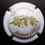 Marque :   MOUSSE Fils N∞ Lambert : 1 Couleur :  Fond blanc, dessin or Description : Grappe de raisins  et nom de la marque  Emplacement : 