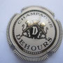 Marque : DEHOURS N° Lambert : 3 Couleur : Crème et noir Description : Lettre D dans cartouche d'une armoiries soutenue par deux lions  Emplacement : 040-04-01