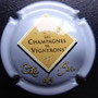 Marque : COTE DES BAR N° Lambert : 15a Couleur : Fond Gris argenté Description : Inscription le champagne   des vignerons et Nom de la marque     Emplacement : 