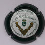 Marque : MASSONOT JM N° Lambert : 5 Couleur : Contour vert foncé, fond blanc Description : Initiales JM sur blason couronné, feuille de vigne et raisins - nom de la marque  Emplacement : 