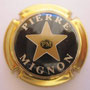 Marque : MIGNON Pierre N° Lambert : 14 Couleur : Noir et or. Inscription blanche Description : Etoile contenant un ovale entourant les lettres PM   Emplacement : 