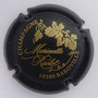 Marque : RACLOT Marinette N° Lambert : 50a Couleur : Noir et or  Description : Grappe de raisins et nom de la marque Emplacement : 