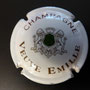 Marque : EMILLE (veuve) N° Lambert : 5 - G droit Couleur : Blanc cassé Description : Blason soutenu par deux lions  Emplacement : 048-05-01