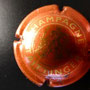 Marque : TAITTINGER N° Lambert : 90 Couleur : Rose-orangé Description : Cavalier. Petit dessin. Nom de   la marque dans cercle extérieur  Emplacement : 100-07-04