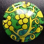 Marque : GENERIQUE  N° Lambert : 892 Couleur : Jaune et bleu Description : Le street art - Vigne et   raisins  Ref perso :