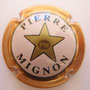 Marque : MIGNON Pierre N° Lambert : 11a Couleur : Gris pâle contour or. Inscription noire Description : Etoile contenant un ovale entourant les lettres PM   Emplacement : 