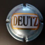 Marque : DEUTZ N° Lambert : 23a  Couleur : Gris bleu foncé et or jaune Description : Deutz dans un cartouche blanc au contour or. Diam 29  Emplacement : 042-02-02