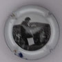 Marque : RICHARD - FLINIAUX N° Lambert : 14m verso Couleur : Fond noir, lettre rouge et blanche Description : lettres U - la vendange  Emplacement : 