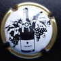 Marque : GENERIQUE  N° Lambert : 712g Couleur : Blanc cassé, contour or Description : Bouteille de champagne et grappes de raisins Emplacement : 