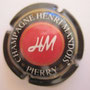Marque :  MANDOIS Henri N° Lambert : 1 Couleur :  Centre rouge Description : Initiales stylisées dans un cartouche rouge  Emplacement : 076-02-04