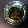 Marque : MERCIER N° Lambert : 25 Couleur : Vert et Or Description : Blason couronné, soutenu par deux lions. Bas de l'écusson droit  Emplacement : 078-04-01