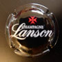 Marque : LANSON N° Lambert : 111d Couleur : Fond noir Description : Croix de Malte rouge et nom de la marque  Emplacement : 