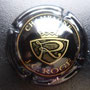 Marque : ROGE JC N° Lambert : 4 Couleur : Noir et or Description : Initiale R dans un cartouche triangulaire couronné Emplacement : 
