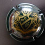 Marque : GONEL Michel N° Lambert : 2 Couleur : Vert foncé et or Description : Intiales MG dans blason surmonté d'une couronne et soutenu par deux lions  Emplacement : 056-05-04