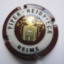 Marque : PIPER-HEIDSIECK N° Lambert : 101 Couleur : Contour bordeaux Description : Blason contenant des hiéroglyphes surmonté d'un heaume. Petit dessin  Emplacement : 090-02-02