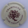 Marque : Petre N° Lambert : 1 Couleur : Crème et marron foncé, écriture épaisse Description : Cuvée vieilles vignes  Emplacement : 
