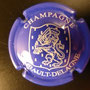 Marque :  SEMBAULT - DELAGNE N° Lambert : 1 Couleur :  Bleu et blanc Description : Blason contenant un lion couronné tenant une épée  Emplacement : 098-03-01