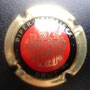 Marque : PIPER-HEIDSIECK N° Lambert : 114 - points en bas Couleur :  Rouge, Contour Or. Brut.  Description : Blason contenant des hiéroglyphes surmonté d'un heaume  Emplacement : 090-02-05