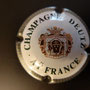 Marque : DEUTZ N° Lambert : 30a Couleur : Contour gris - vert et or rosé Description : Armoirie tenue par deux lévriers  Emplacement : 042-03-04