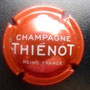 Marque : THIENOT Alain N° Lambert : 26c Couleur : Rouge brique et Crème Description : Lettre T en cursive au -dessus du nom de la marque  Emplacement : 