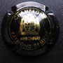 Marque :  DEMIERE Raymond  N° Lambert : 2 Couleur :  Noir et or mat Description : Cartouche   surmontée d'une couronne , tenue   par deux lions  Emplacement : 