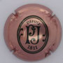 Marque : PERRIER - JOUET N° Lambert : 76 Couleur : Or et vert foncé Description : Lettres PJ vertes dans double ovale. Blason rosé au verso  Emplacement : 