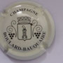 Marque : BOULARD - BAUQUAIRE  N° Lambert : 18 Couleur : Grand écusson - crème Description : Blason couronné encadré de deux grappes - nom de la marque Emplacement : 