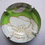 Marque : PERRIER - JOUET N° Lambert : 64  verso Couleur : Or, Grand brut. Fleurs vert et blanc au verso Description : Nom de la marque et fleurs roses  Emplacement : 