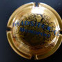Marque : HEIDSIECK MONOPOLE N° Lambert : 59 - type 1 lettres fines Couleur :  Or, inscription bleue. Diam 30  Description : Inscription Hiedsieck Monopole sur deux lignes  Emplacement : 060-06-02