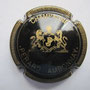 Marque : PERARD J N° Lambert : 1 Couleur : Noir et Or Description : Initiales dans blason surmonté d'un heaume et soutenu par deux lions  Emplacement : 