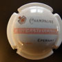 Marque : CASTELLANE (de) N° Lambert : 90c Couleur : Blanc, écriture Noir, dessin Polychrome     Description : texte "CHAMPAGNE DE CASTELLANE White Label EPERNAY"    Emplacement : 038-03-05