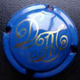 Marque :  MASSIN Dominique N° Lambert : 8 Couleur : Bleu et argent Description : Lettres DM stylisées  Emplacement :