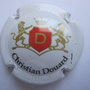 Marque :  DOUARD Christian N° Lambert : 1 Couleur :  Fond blanc Description : Lettres D dans un cartouche rouge tenue par deux lions et surmonté d'une couronne  Emplacement : 044-05-03