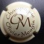 Marque :   MOUGIN Olivier N° Lambert : 6 Couleur :  Crème et marron Description : Initiales OM en   lettres cursives au dessus du nom   de la marque  Emplacement :