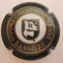 Marque : BANNIERE Christian N° Lambert : 4 Couleur : Noir Description : Main tenant un oriflamme  Emplacement : 008-03-02