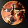 Marque : GENERIQUE  N° Lambert : 827c Couleur : Polychrome Description : Les instruments de musique : le violon  Ref perso : 932-01-04