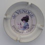 Marque : VENOGE (de) N° Lambert : 21 Couleur : Contour crème pâle, robe verte Description : Femme buvant une coupe de champagne  Emplacement : 