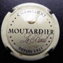Marque : MOUTARDIER Jean N° Lambert : 7 Couleur :  Crème Description : Nom du producteur au   dessus d'un blason de la Champagne  Emplacement : 