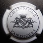 Marque :  VANDIERES N° Lambert : 5 Couleur :  Blanc et Noir Description : Blason couronné encadré de deux lions  Emplacement :