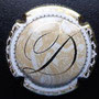 Marque : DEVAVRY N° Lambert : 8 Couleur : Contour or Description : Initiale stylisée  Emplacement : 